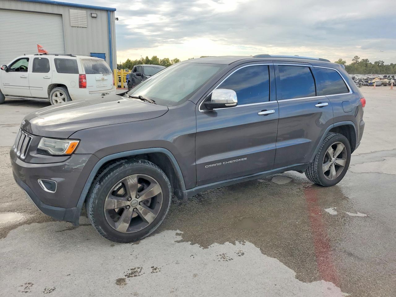 2015 JEEP GRAND CHEROKEE Limited — Front 3/4