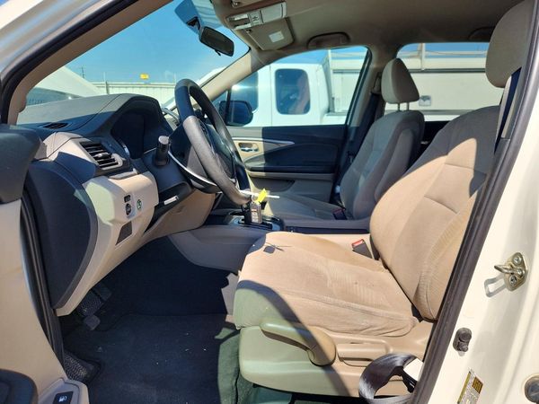 2016 HONDA PILOT LX — DENT