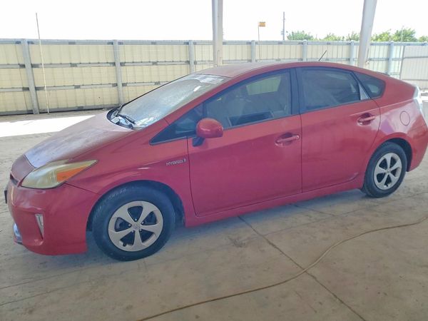 2013 TOYOTA PRIUS — Front 3/4