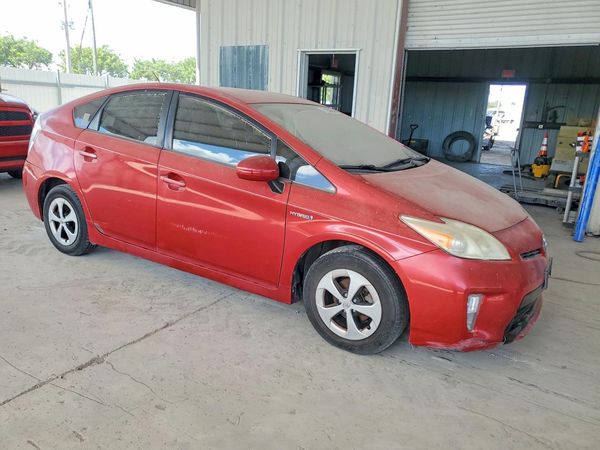 2013 TOYOTA PRIUS — Passenger 3/4