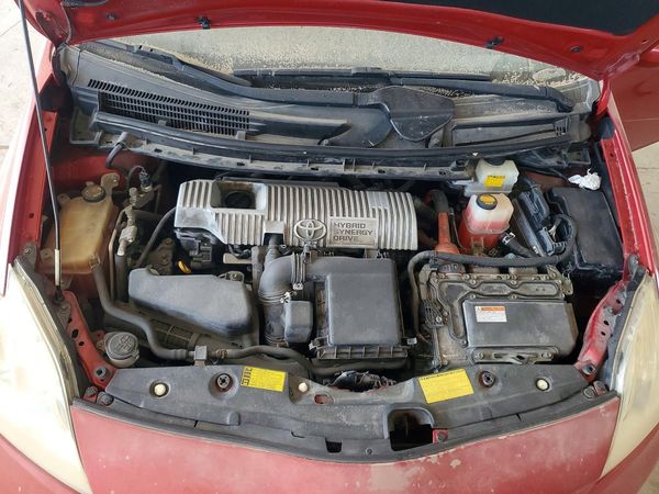2013 TOYOTA PRIUS — Engine bay