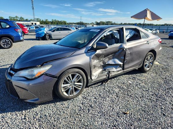 2017 TOYOTA CAMRY LE/SE/XLE/XSE — Front 3/4