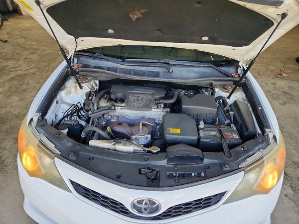 2012 TOYOTA CAMRY — Engine bay