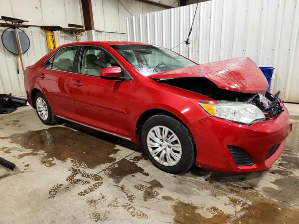 2014 TOYOTA CAMRY — Passenger 3/4