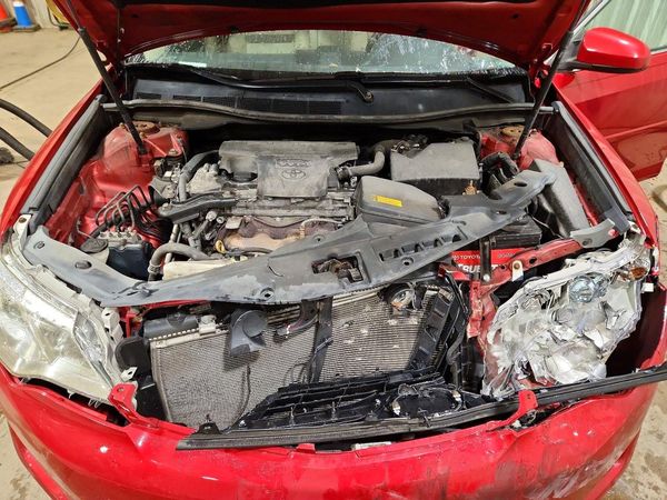 2014 TOYOTA CAMRY — Engine bay