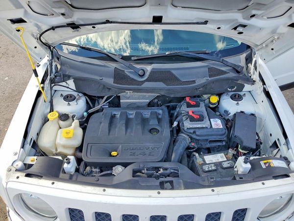 2015 JEEP PATRIOT Sport — Engine bay