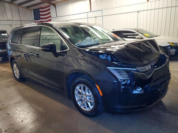 2027 CHRYSLER PACIFICA Select — Passenger 3/4