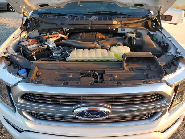 2021 FORD F150 — Engine bay
