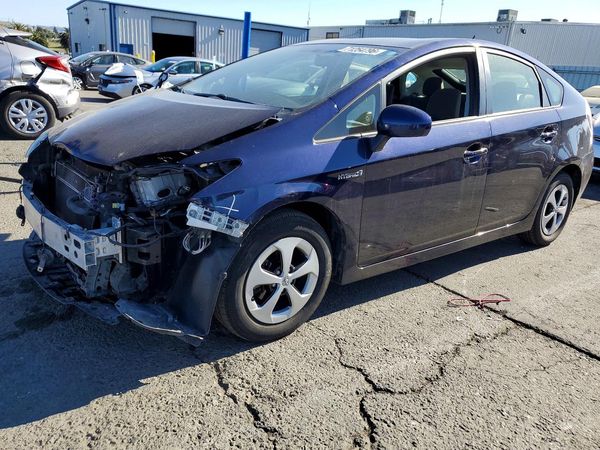 2015 TOYOTA PRIUS — DSFA — Front 3/4