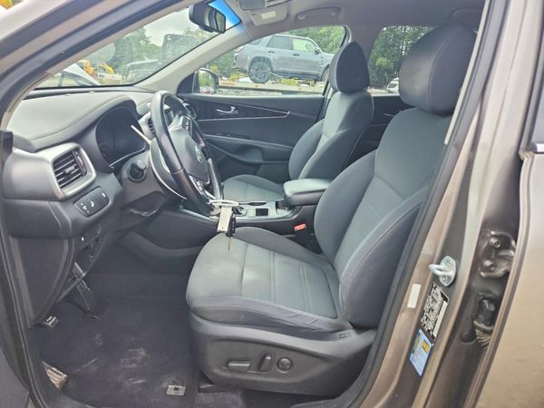 2019 KIA SORENTO L, LX, S — DENT