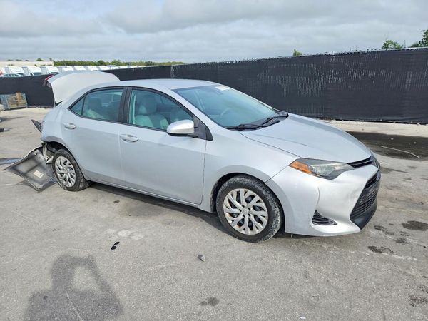 2018 TOYOTA COROLLA L/LE/SE/XLE/XSE — Passenger 3/4