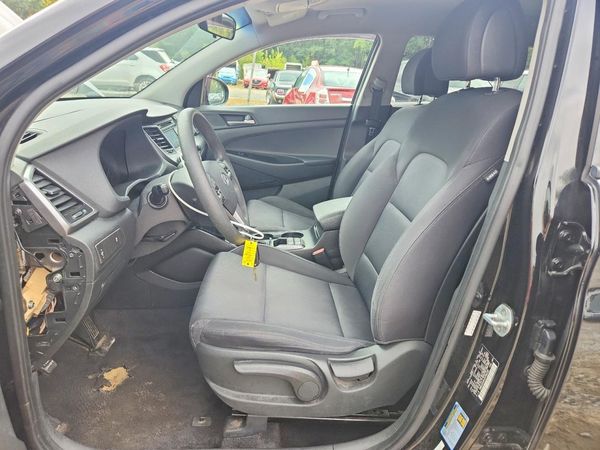 2018 HYUNDAI TUCSON SE Standard — DENT