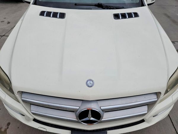 2013 MERCEDES-BENZ GL — Engine bay