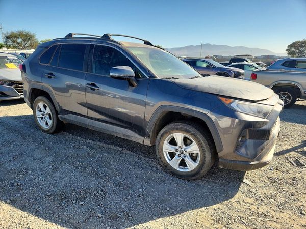 2019 TOYOTA RAV4 — Passenger 3/4
