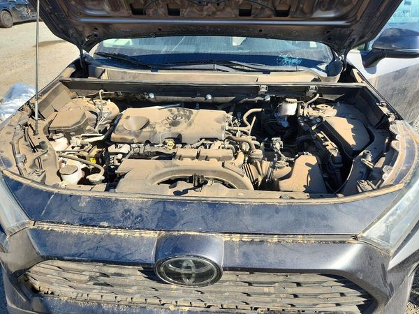 2019 TOYOTA RAV4 — Engine bay
