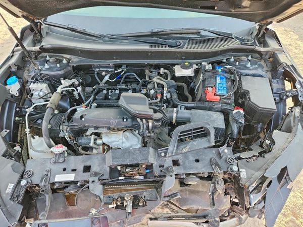 2025 HONDA CR-V LX — Engine bay