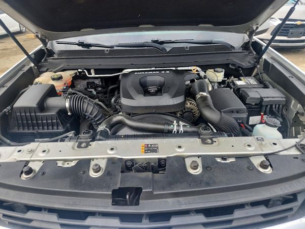 2017 CHEVROLET COLORADO LT — Engine bay