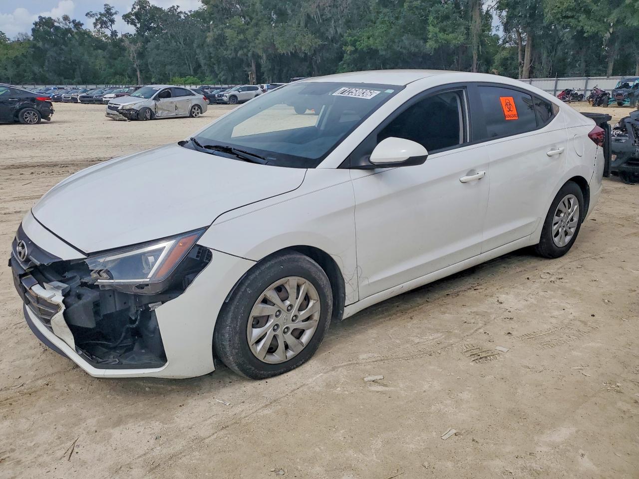 2019 HYUNDAI ELANTRA SE — Front 3/4