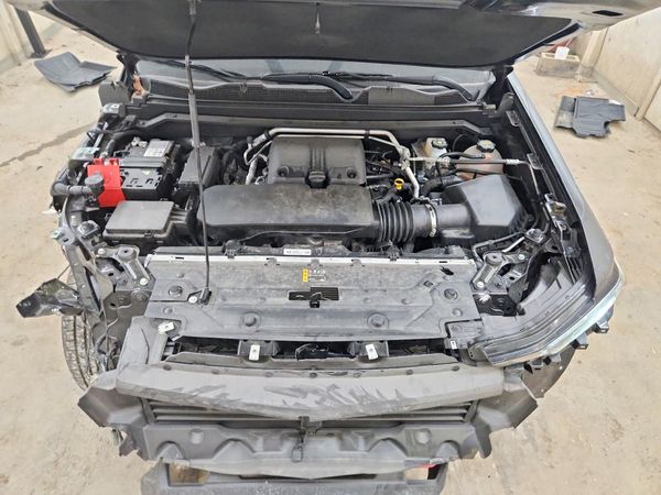 2025 CHEVROLET COLORADO Z71 — Engine bay
