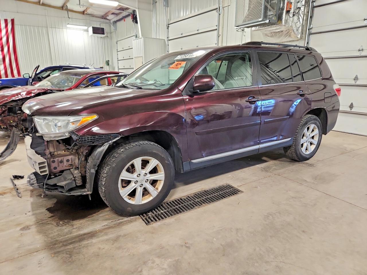 2012 TOYOTA HIGHLANDER Base/Hybrid — Front 3/4