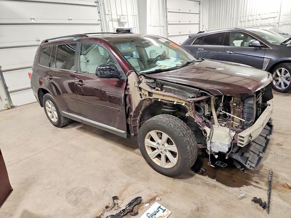 2012 TOYOTA HIGHLANDER Base/Hybrid — Passenger 3/4
