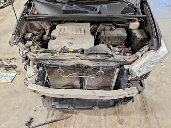 2012 TOYOTA HIGHLANDER Base/Hybrid — Engine bay