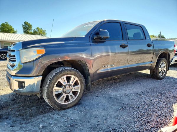 2016 TOYOTA TUNDRA SR5 — Front 3/4