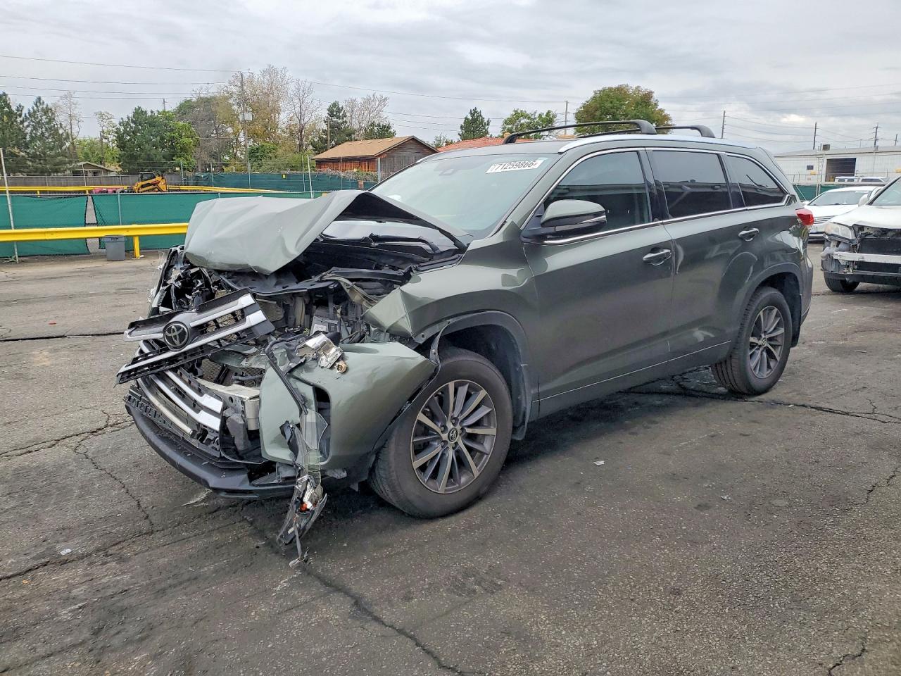 2018 TOYOTA HIGHLANDER SE/XLE — Front 3/4