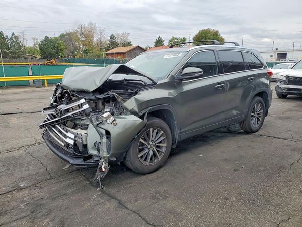 2018 TOYOTA HIGHLANDER SE/XLE — Front 3/4