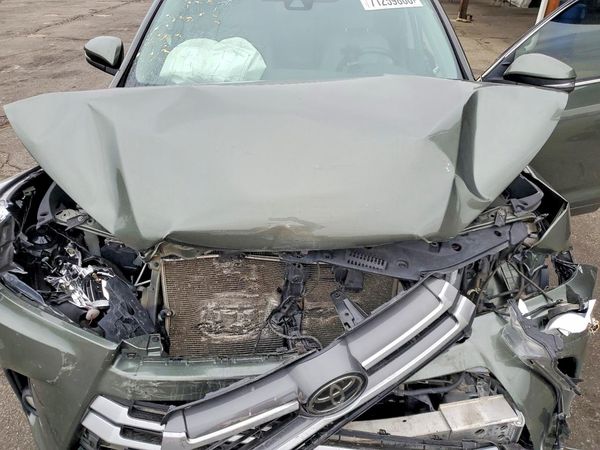 2018 TOYOTA HIGHLANDER SE/XLE — Engine bay