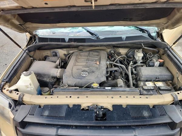 2016 TOYOTA TUNDRA SR5/TRD Pro — Engine bay