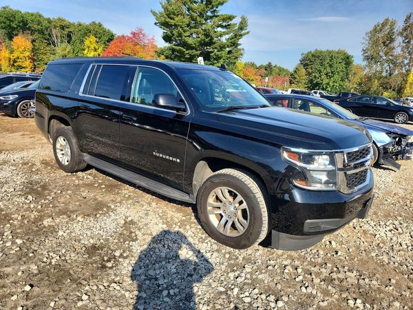 2019 CHEVROLET SUBURBAN LT — Passenger 3/4