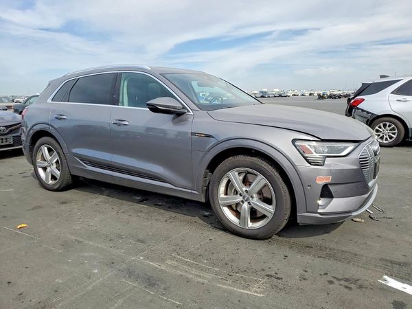 2019 AUDI E-TRON e-tron quattro Prestige — Passenger 3/4