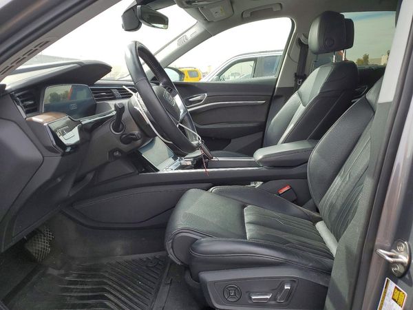 2019 AUDI E-TRON e-tron quattro Prestige — DENT