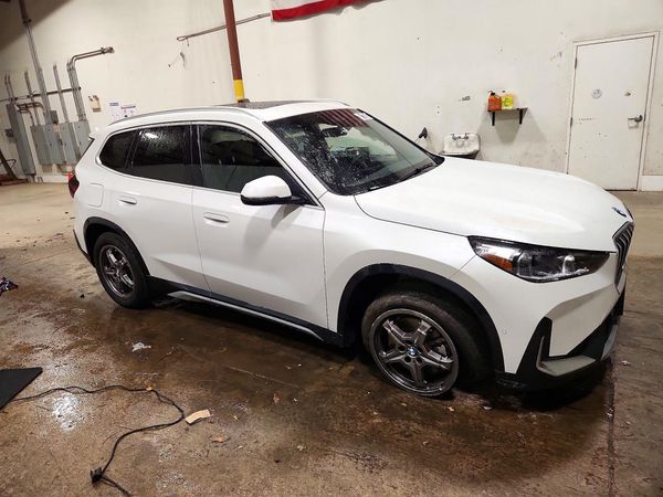 2026 BMW X1 xDrive28i — Passenger 3/4