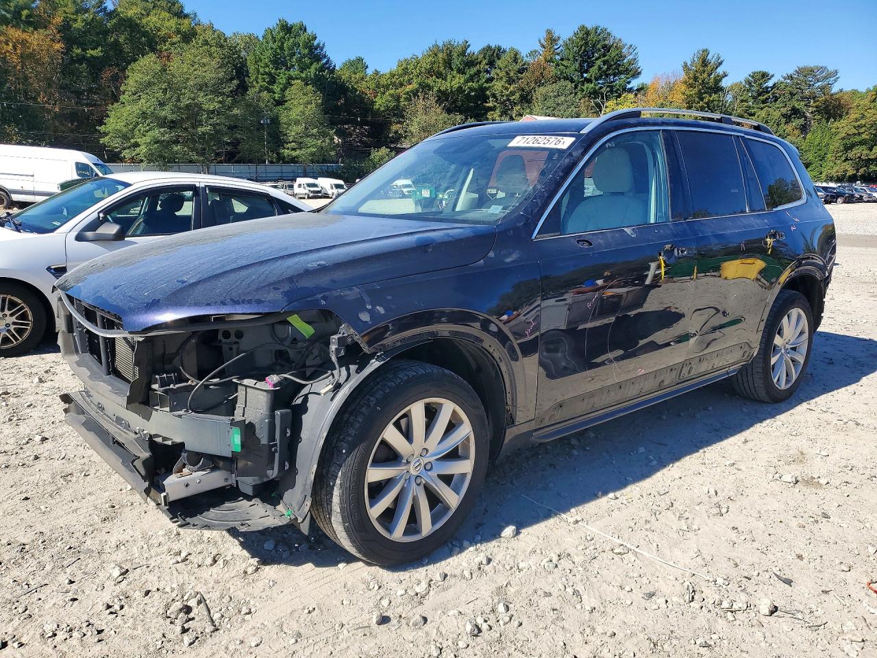 2016 VOLVO XC90 SV42 Momentum — Front 3/4