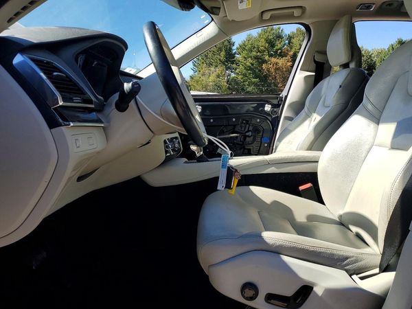 2016 VOLVO XC90 SV42 Momentum — DENT