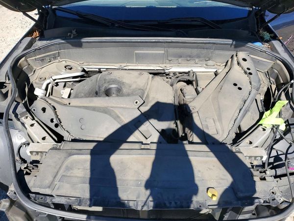 2016 VOLVO XC90 SV42 Momentum — Engine bay