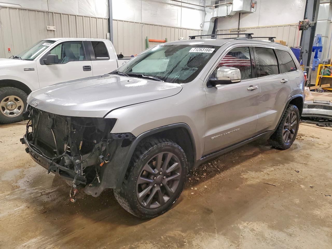 2015 JEEP GRAND CHEROKEE Limited — Front 3/4