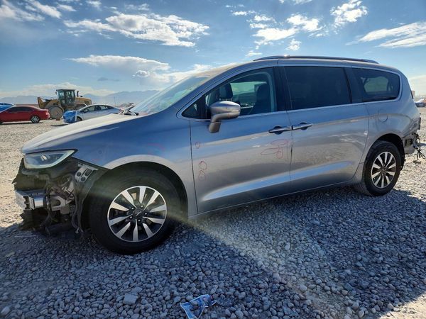 2021 CHRYSLER PACIFICA — DSFA — Front 3/4