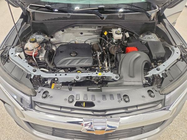 2025 CHEVROLET TRAILBLAZE LT — Engine bay
