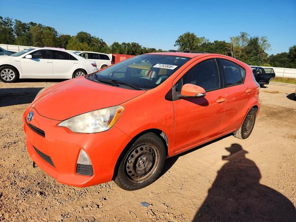 2014 TOYOTA PRIUS — Front 3/4