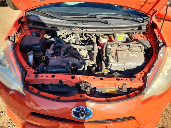 2014 TOYOTA PRIUS — Engine bay