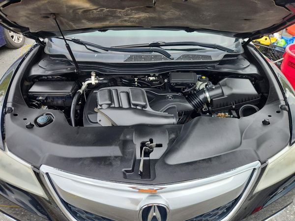 2014 ACURA MDX SH-AWD Tech Ent — Engine bay