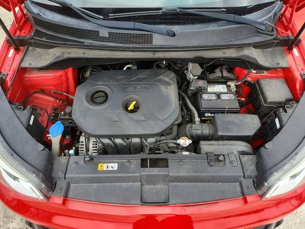 2016 KIA SOUL Exclaim — Engine bay
