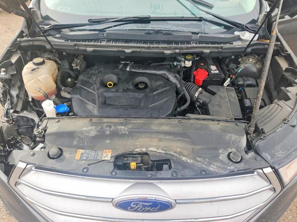 2018 FORD EDGE SEL — Engine bay