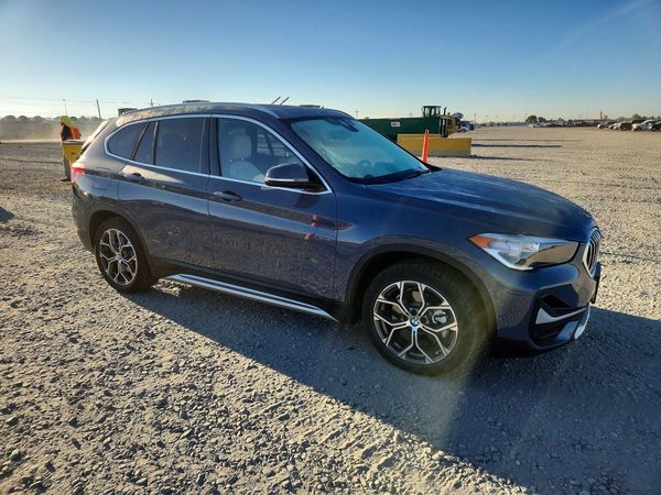 2021 BMW X1 xDrive28i — Passenger 3/4
