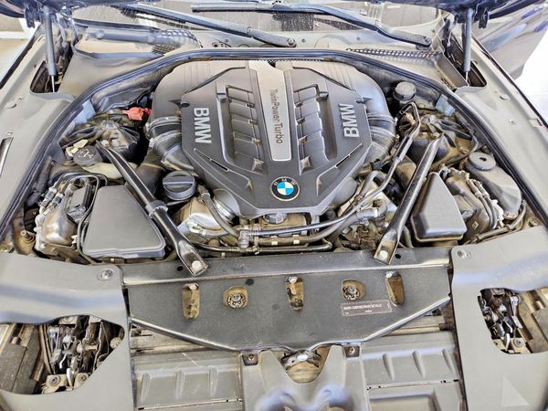 2013 BMW 650 xDrive — Engine bay