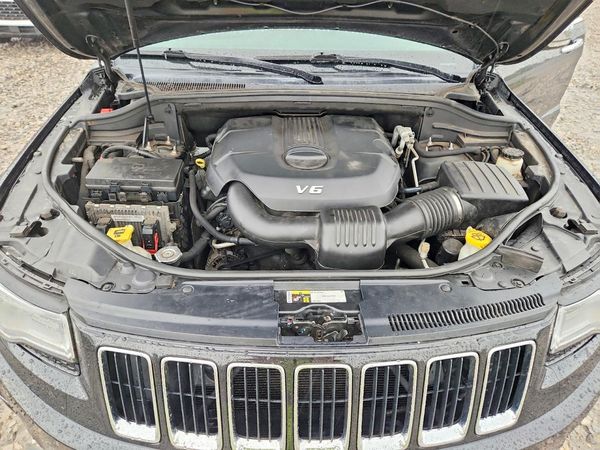 2015 JEEP CHEROKEE Limited — Engine bay
