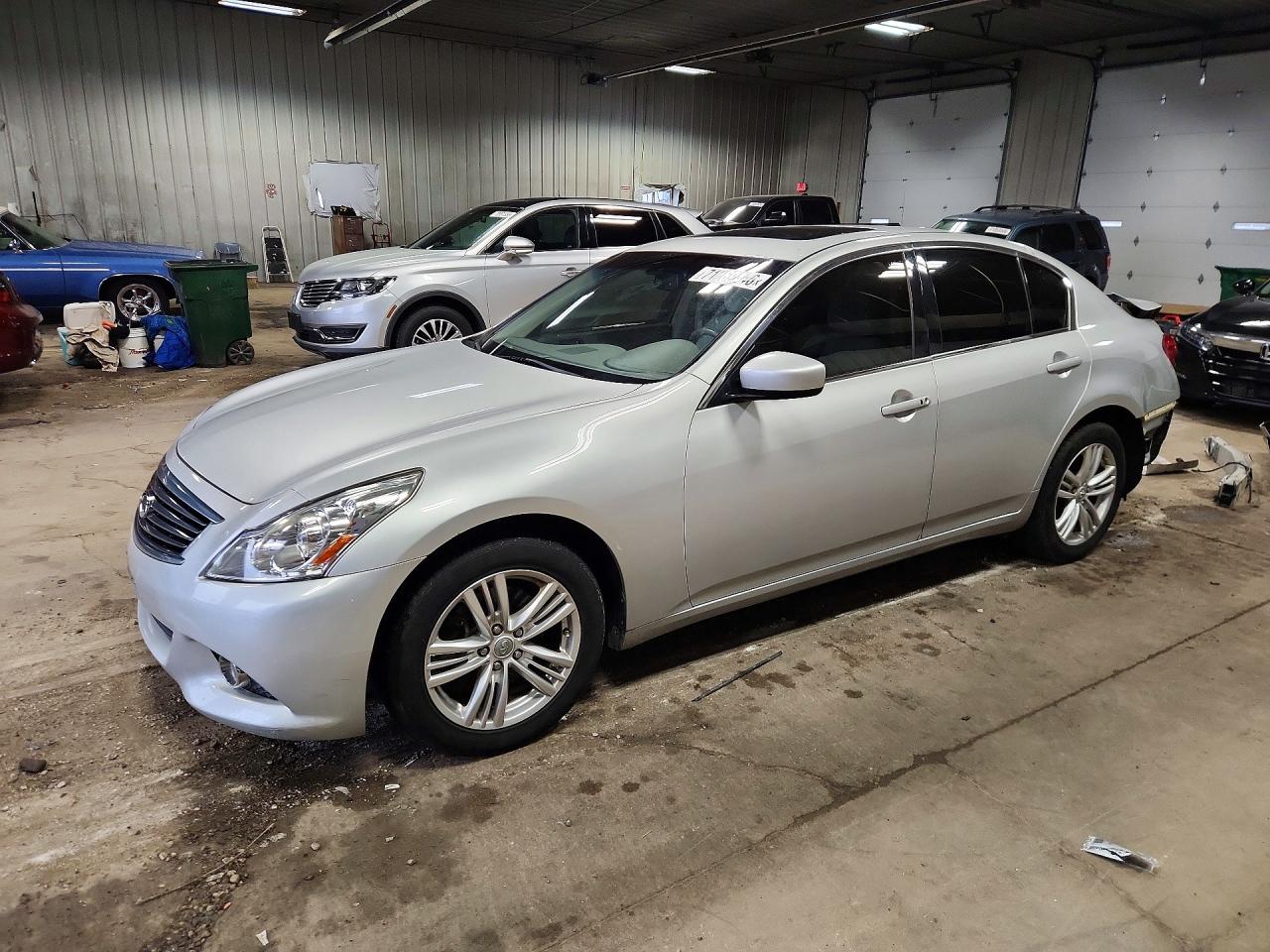 2013 INFINITI G37 — Front 3/4